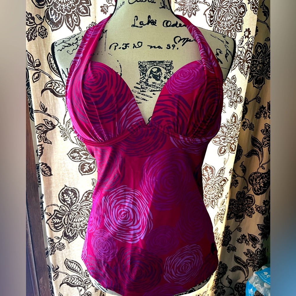 Hapari tankini halter with underwire